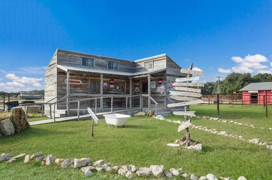 11 Upper Cibolo Creek Rd, Boerne, TX à vendre - Photo principale - Image 1 de 37