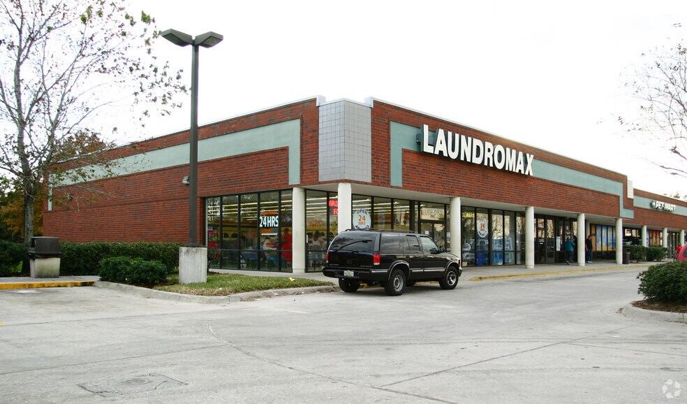 4941 E Busch Blvd, Tampa, FL à louer - Photo du bâtiment - Image 2 de 18