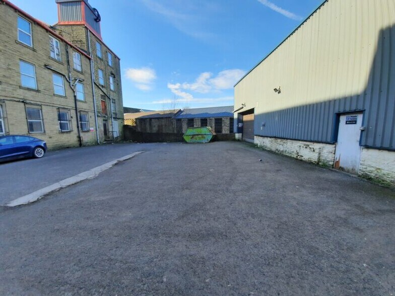 Burnley Rd, Colne à louer - Photo du bâtiment - Image 2 de 4