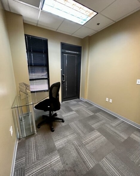 9865 S Priest Dr, Tempe, AZ à louer - Photo intérieure - Image 3 de 36