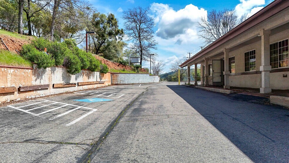5320 State Highway 49, Mariposa, CA à vendre - Photo du bâtiment - Image 2 de 82