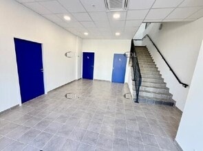 Industrial in Trappes for sale Interior Photo- Image 2 of 3