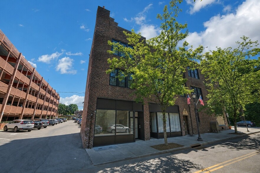 30 Garth Rd, Scarsdale, NY à louer - Photo du bâtiment - Image 2 de 15