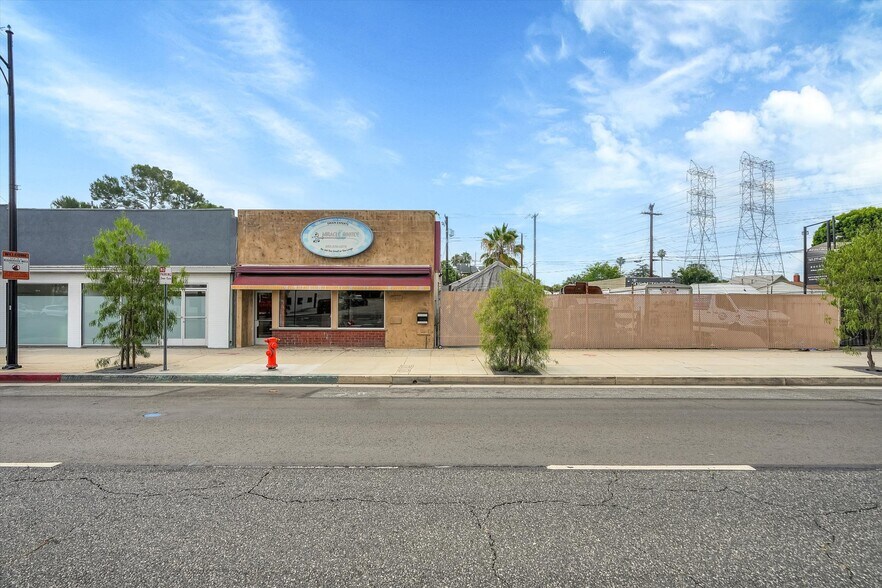 4204 W Burbank Blvd, Burbank, CA à vendre - Photo du bâtiment - Image 2 de 47
