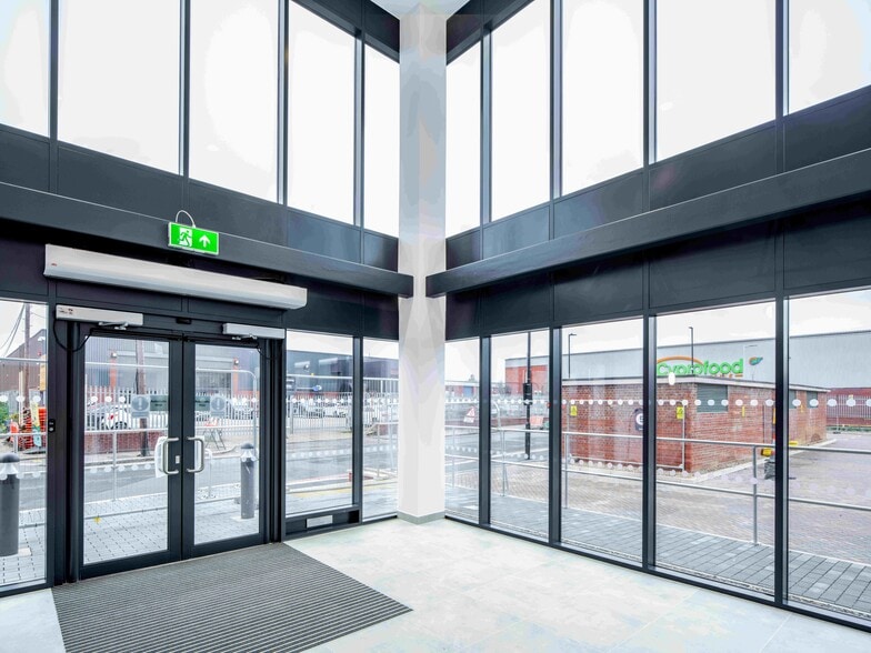 Valor Park, London for lease - Building Photo - Image 3 of 4