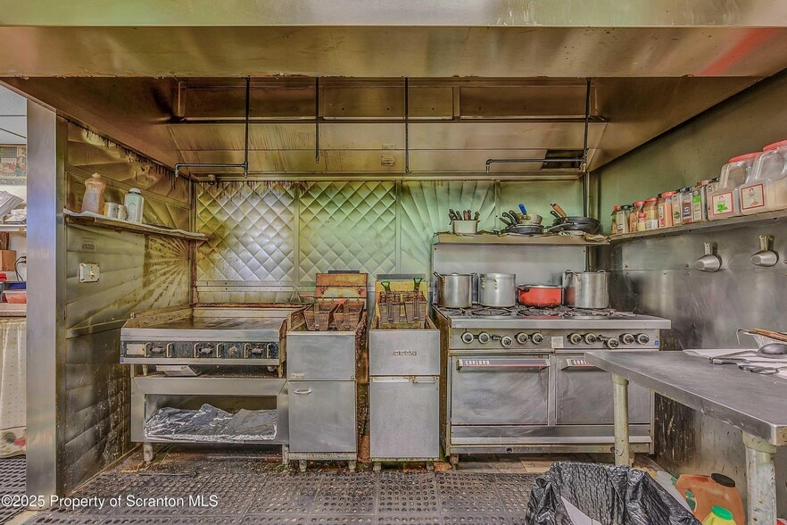 15979 PA-407, Factoryville, PA for sale - Interior Photo - Image 3 of 29