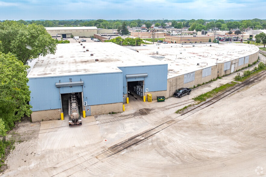 4480 N 124th St, Milwaukee, WI for sale - Building Photo - Image 2 of 19