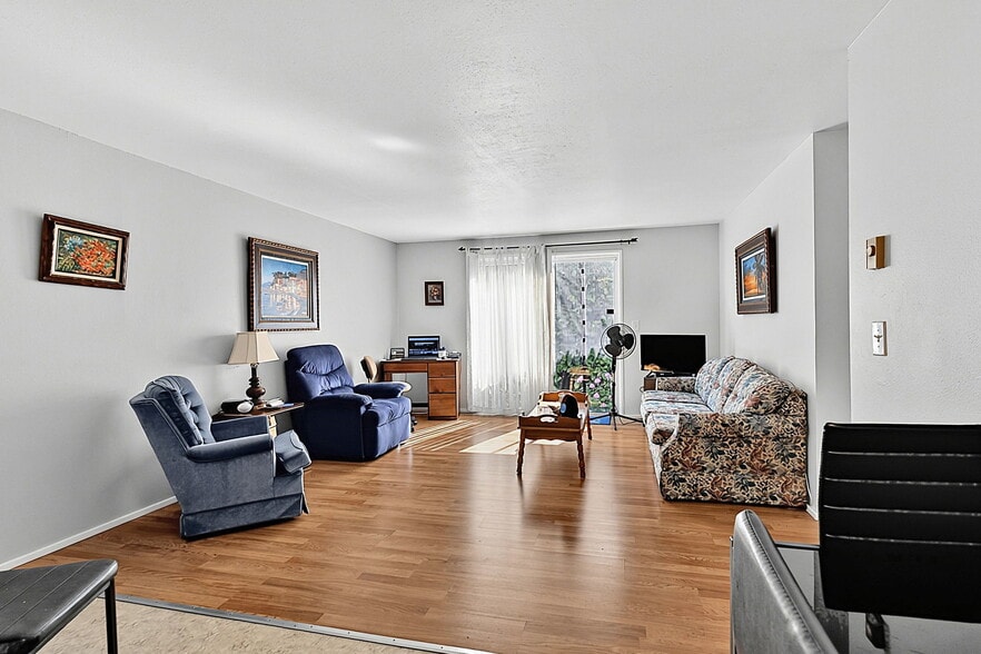 945 Madison St, Eugene, OR à vendre - Photo du bâtiment - Image 2 de 9