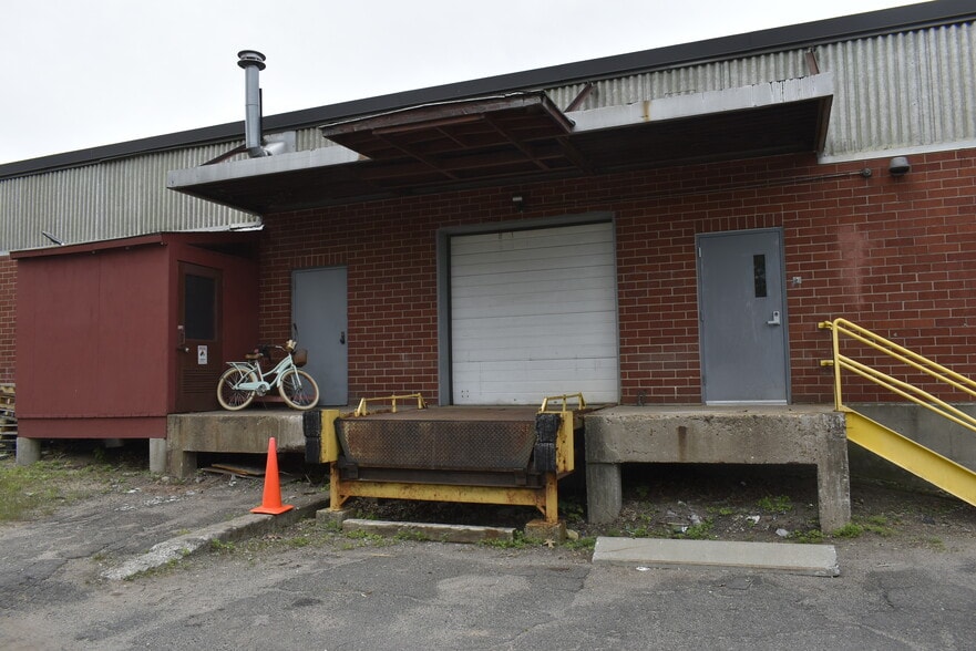 315-319 Lake Ave, Bristol, CT for lease - Building Photo - Image 2 of 12