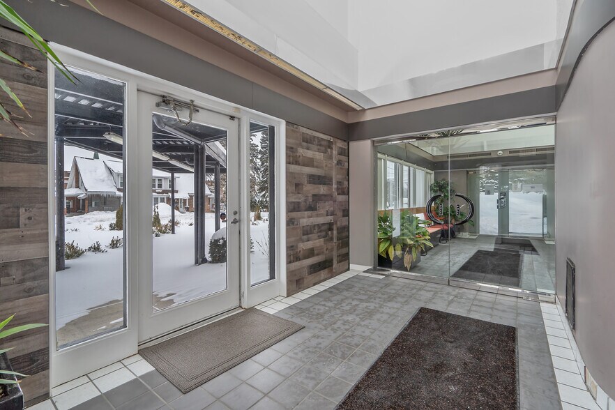 3300 James St, Syracuse, NY à louer - Photo du bâtiment - Image 3 de 11