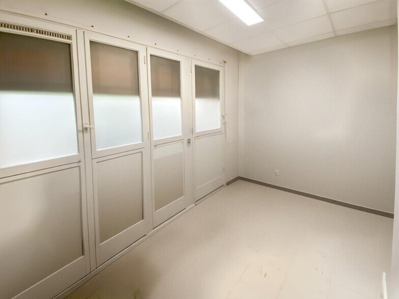 Rue De La Paix, Pantin for lease - Building Photo - Image 3 of 5