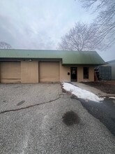 50 Rocky Point Yaphank Rd, Rocky Point, NY à louer Photo intérieure- Image 2 de 21