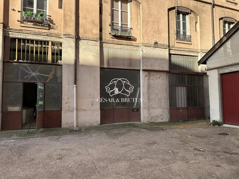 Retail in Lyon for sale - Building Photo - Image 3 of 26