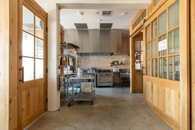 Plus de détails pour 12906 Venice Blvd, Los Angeles, CA - Local d'activités à louer