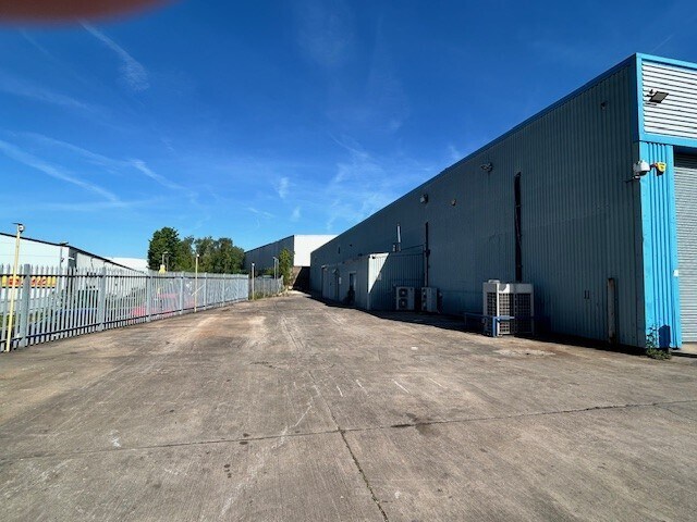 1 First Ave, Sutton Coldfield à louer - Photo du bâtiment - Image 3 de 4