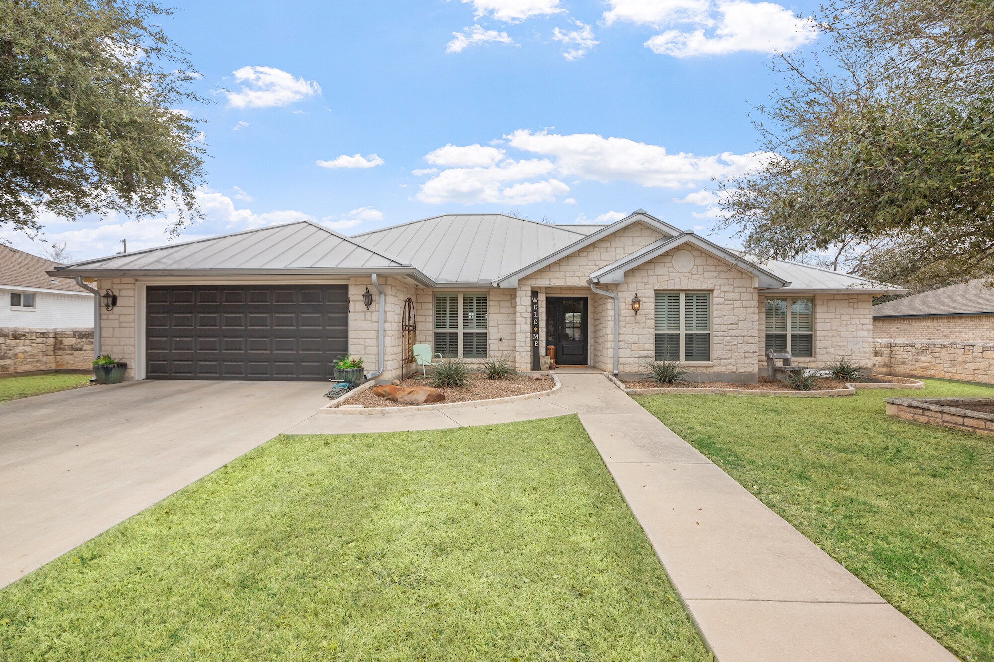 608 W Morse St, Fredericksburg, TX for sale Primary Photo- Image 1 of 67