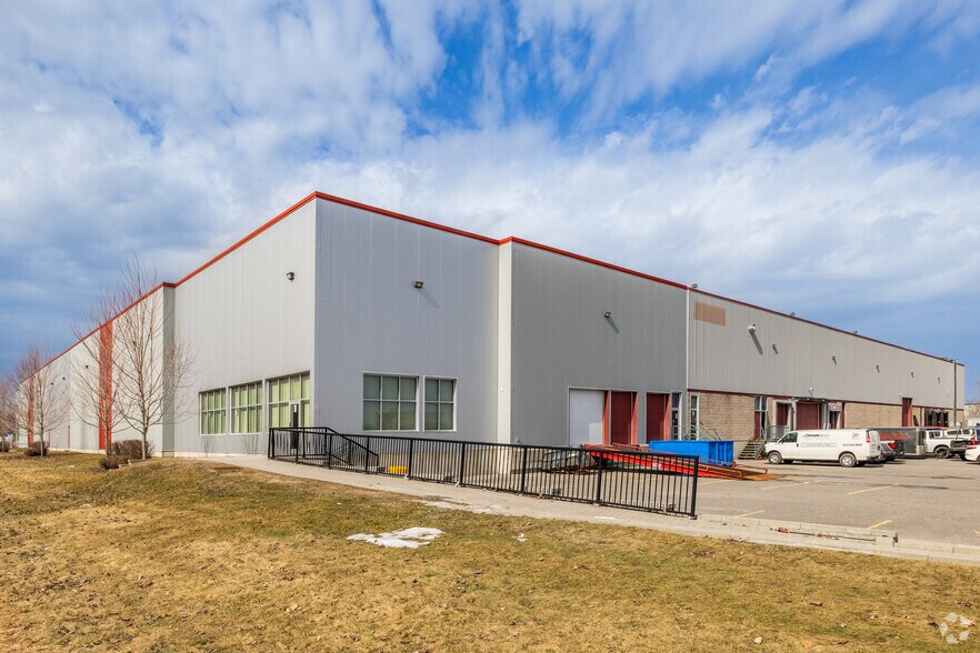 1680 Vimont Ct, Ottawa, ON à louer - Photo du bâtiment - Image 3 de 11