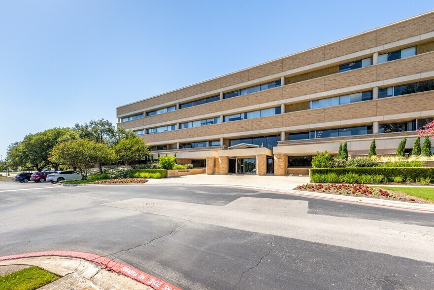 101 W Louis Henna Blvd, Austin, TX à louer - Photo du bâtiment - Image 2 de 12