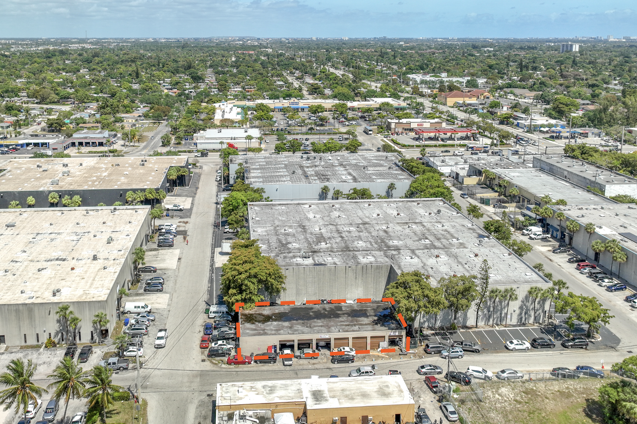 900 NW 10th Ter, Fort Lauderdale, FL à vendre Photo du bâtiment- Image 1 de 1