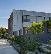 4335 W Adams Blvd, Los Angeles, CA à louer Photo du bâtiment- Image 2 de 5