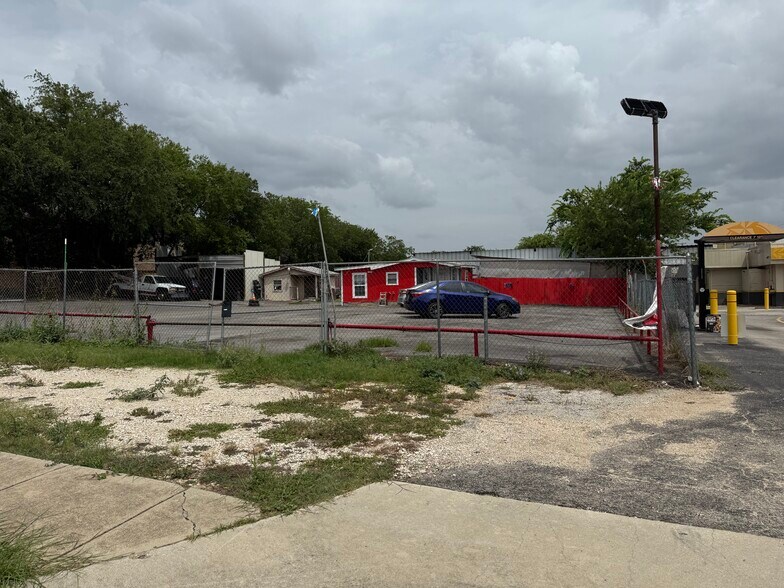 8991 Grissom Rd, San Antonio, TX à louer - Photo du bâtiment - Image 1 de 21