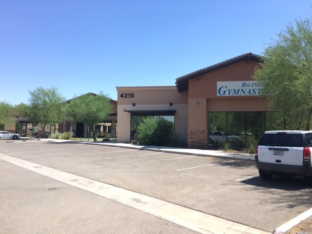 4215 E Bell Rd, Phoenix, AZ à louer Photo du bâtiment- Image 1 de 6