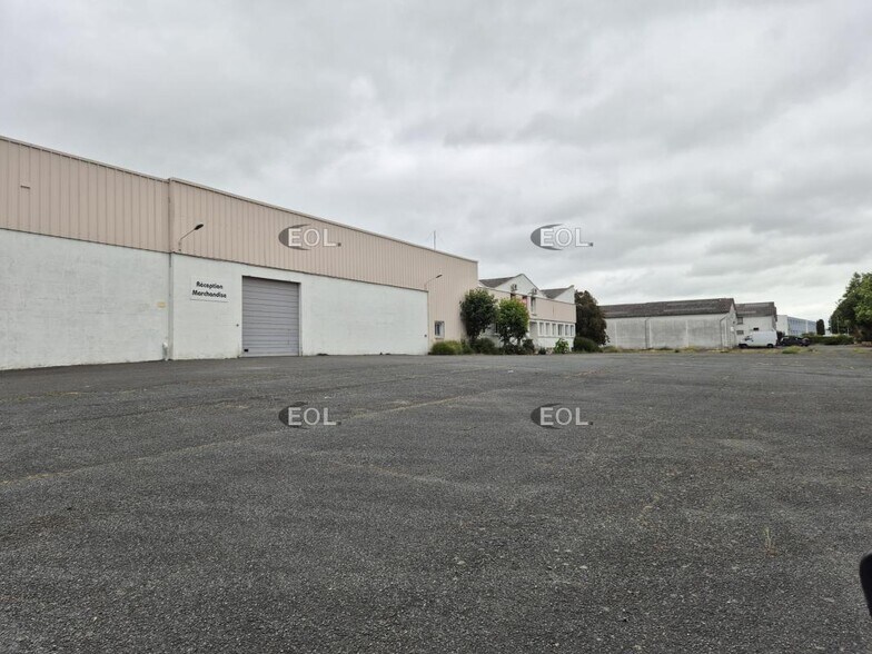13 Avenue De La Coopération, Loudun for lease - Building Photo - Image 2 of 4
