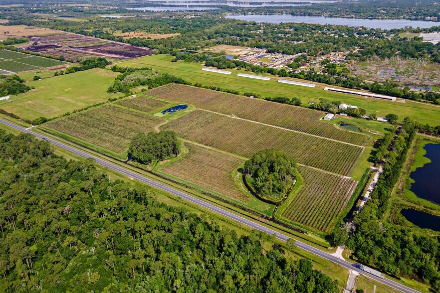 7453 Jones Ave, Mount Dora, FL à vendre - Photo du bâtiment - Image 3 de 12