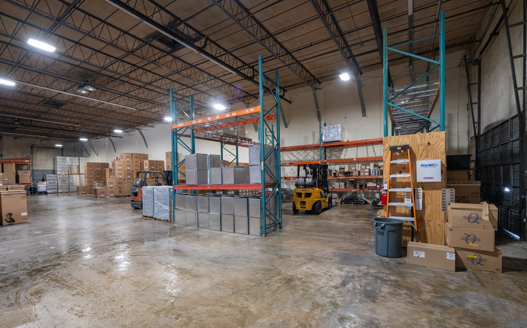 6805 Stuart Ln S, Jacksonville, FL for lease Interior Photo- Image 1 of 6