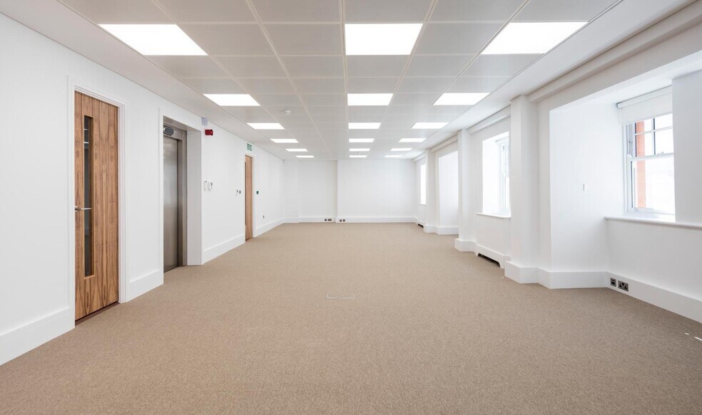 4 Old Park Ln, Londres à louer - Photo intérieure - Image 2 de 6