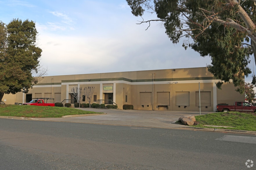 1857-1859 Sabre St, Hayward, CA à louer - Photo principale - Image 1 de 4