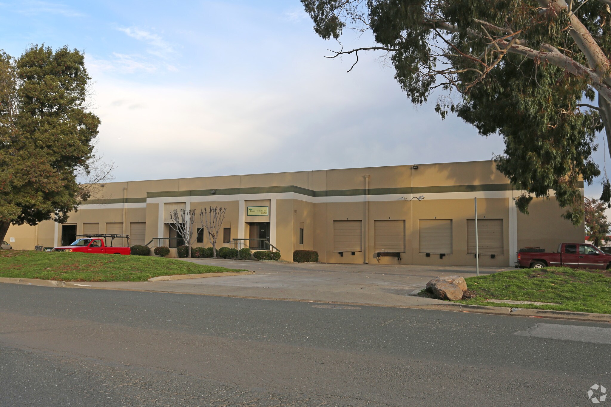 1857-1859 Sabre St, Hayward, CA for lease Primary Photo- Image 1 of 5