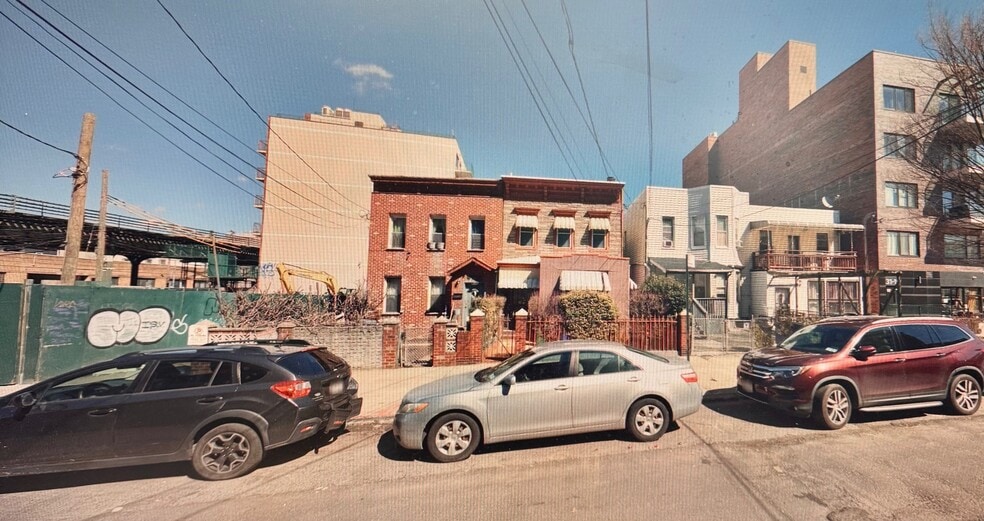 3109 37th Ave, Long Island City, NY for sale - Building Photo - Image 2 of 2