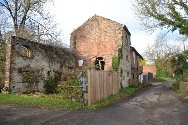 Anstey Mill Ln, Alton à vendre - Photo du bâtiment - Image 3 de 7