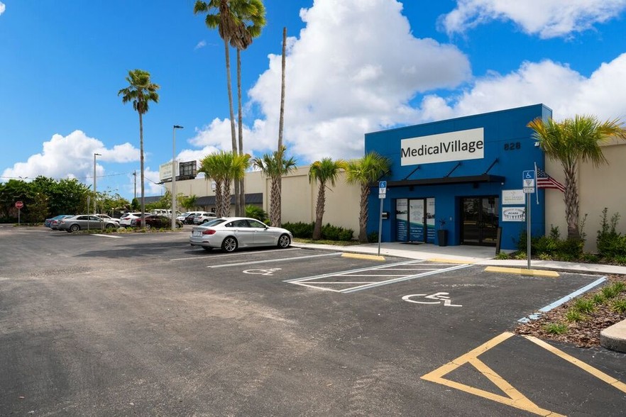 800-840 Mercy Dr, Orlando, FL for lease - Building Photo - Image 2 of 9