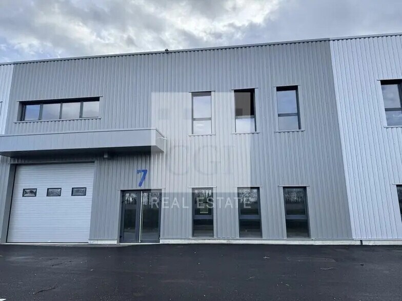 23 Petite Rue De La Plaine, Bourgoin-Jallieu for sale - Building Photo - Image 2 of 12