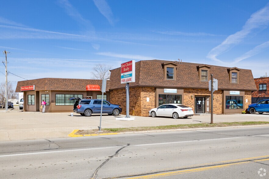 326 1st Ave W, Newton, IA for lease - Building Photo - Image 2 of 2