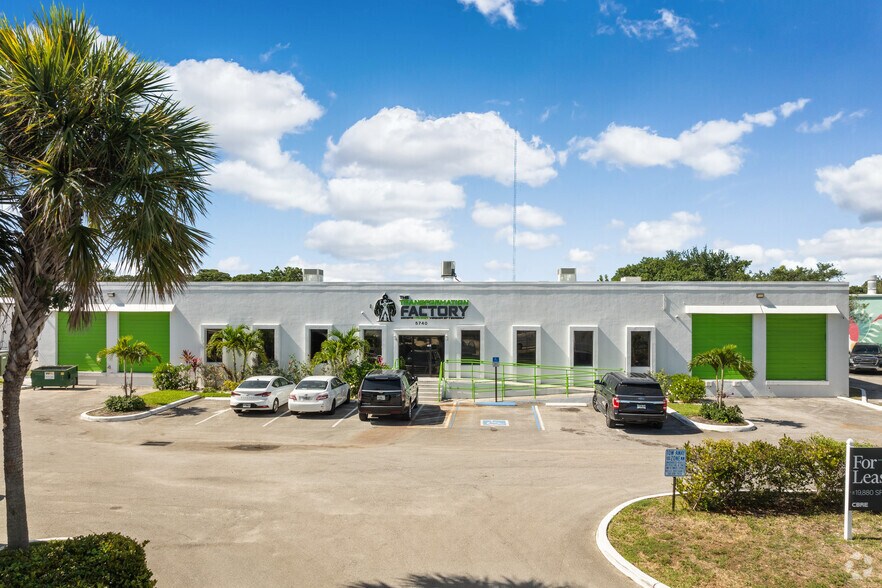 5740 Columbia Cir, West Palm Beach, FL à louer - Photo du bâtiment - Image 3 de 10
