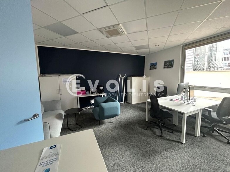Office in Noisy Le Grand for lease - Interior Photo - Image 3 of 4