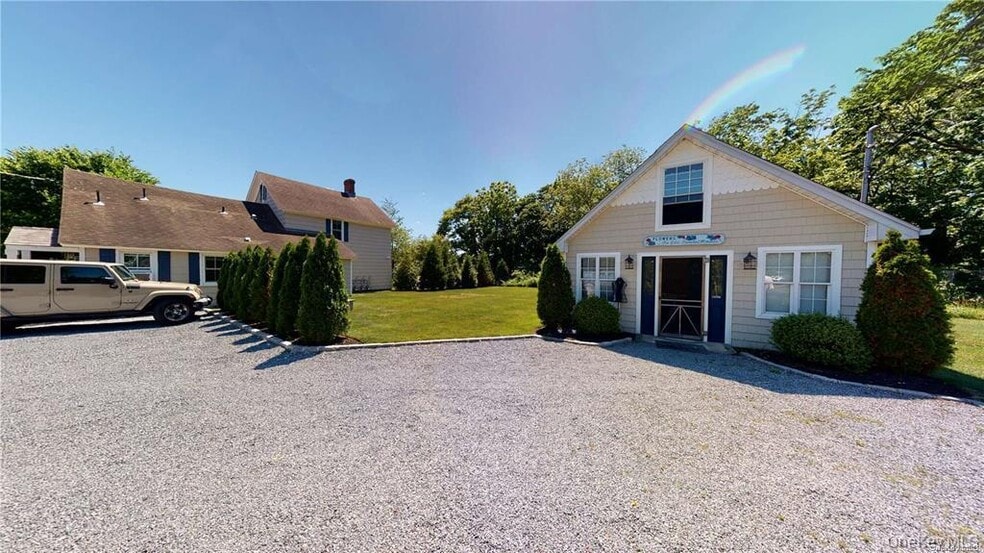 591 Main St, Center Moriches, NY for lease - Building Photo - Image 2 of 23