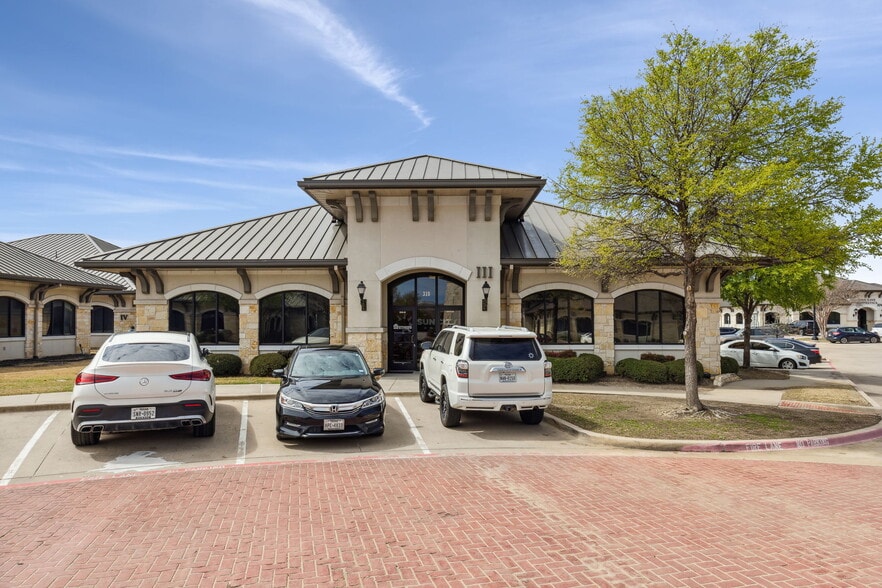 8501 Wade Blvd, Frisco, TX à louer - Photo du bâtiment - Image 3 de 26