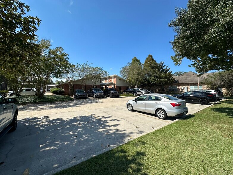 2822 Oneal Ln, Baton Rouge, LA à vendre - Photo du bâtiment - Image 2 de 8
