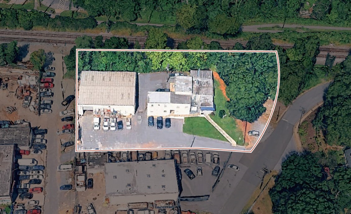 Office, Warehouse and IOS portfolio of 2 properties for sale on LoopNet.ca Primary Photo- Image 1 of 8