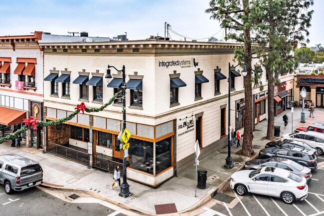 Plus de détails pour 30-36 Plaza Sq, Orange, CA - Commerce de détail à louer