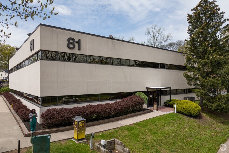 81 Northfield Ave, West Orange, NJ à louer - Photo du bâtiment - Image 1 de 7