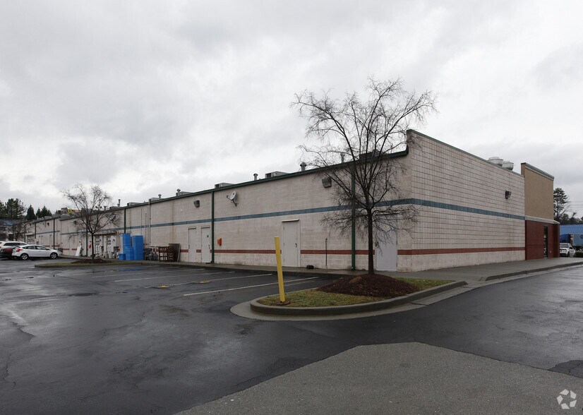 639 Thornton Rd, Lithia Springs, GA à louer - Photo du bâtiment - Image 3 de 5