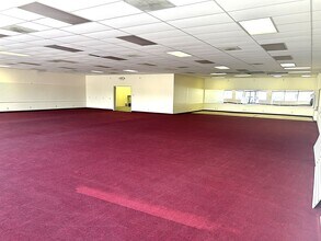 220 Regional Dr, Alton, IL for lease Interior Photo- Image 2 of 9