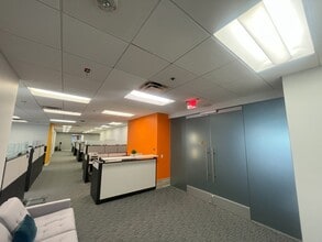 1860 N 95th Ln, Phoenix, AZ for lease Interior Photo- Image 2 of 5