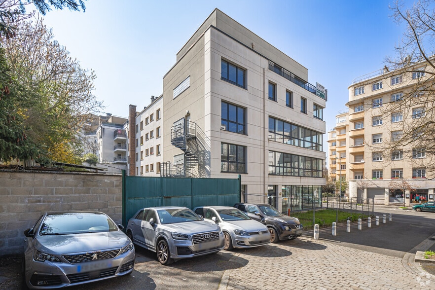 Retail in Meudon for lease - Building Photo - Image 3 of 3