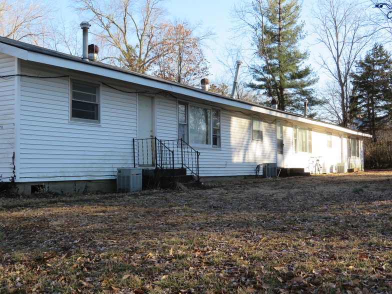 1211 W Schwartz St, Carbondale, IL for sale - Building Photo - Image 1 of 1